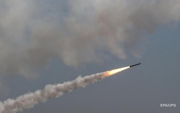 На Золочівщині ракета впала біля автобусної зупинки: зміни в русі трасою Київ-Чоп