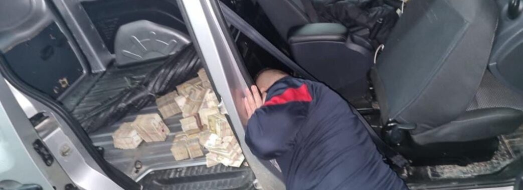 9 мільйонів гривень в авто: на «Шегинях» в мікроавтобусі знайшли рекордну суму грошової контрабанди