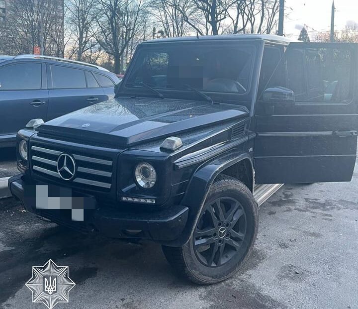 У Львові затримали 15-річного хлопця за кермом Mercedes-Benz G500