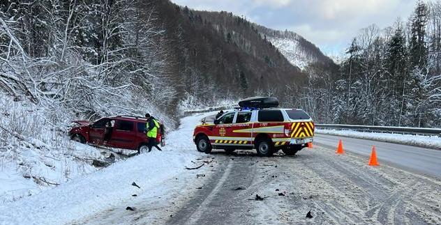 Поблизу Сколе зіткнулись автомобіль та вантажівка: одна людина загинула, ще троє травмовані