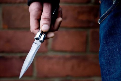 У Львові невідомі пограбували чоловіка та намагались втекти у іншу область