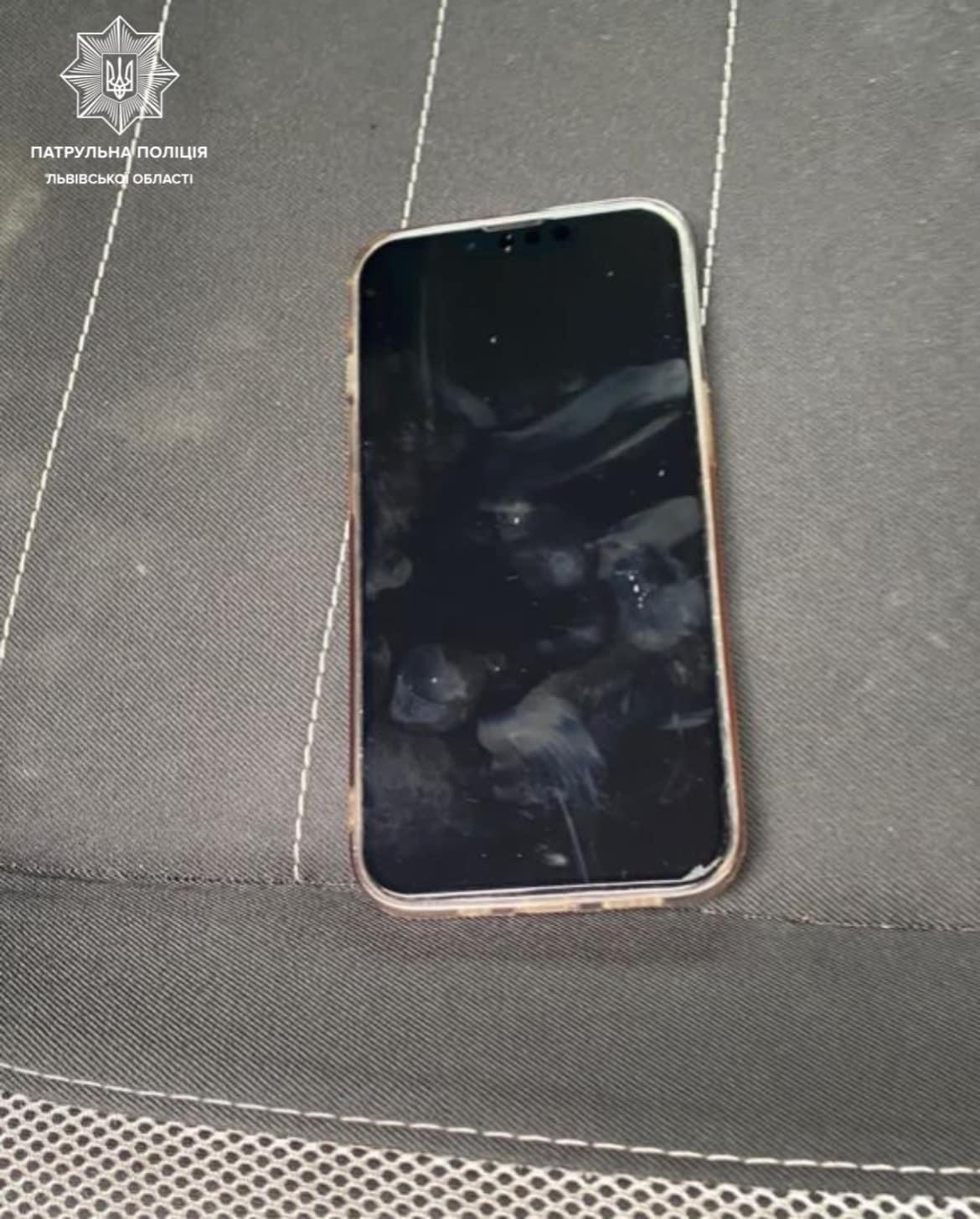 У львівському супермаркеті чоловік витягнув з кишені жінки телефон: його зловили на іншому кінці міста