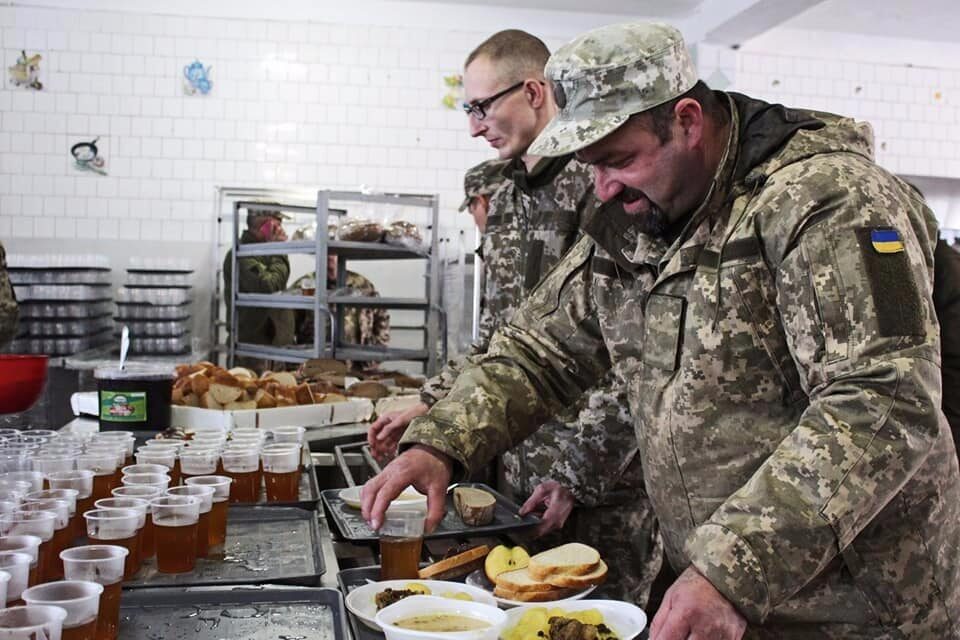 Яйця по 17: ДБР викрило групу, яка «обдурила» Міноборони на майже 5 млн грн