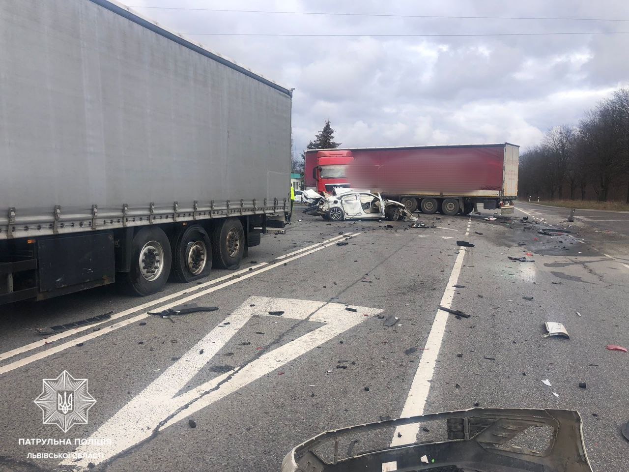 На трасі Київ – Чоп аварія за участі двох вантажівок: рух ускладнено
