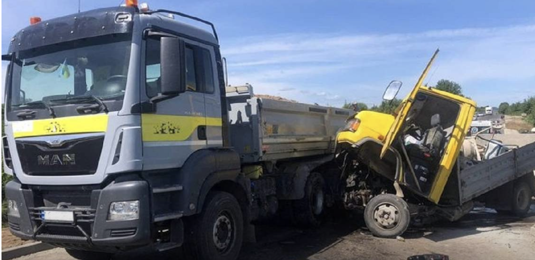 Водія вантажівки, що вчинив смертельну аварію на Самбірщині, звільнили від покарання