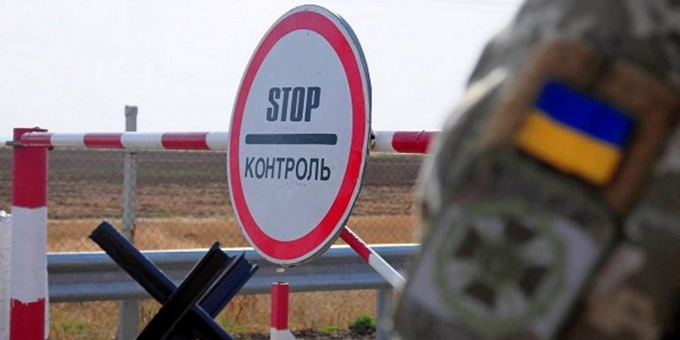 Кабмін розширив перелік держслужбовців, яким можна за кордон: кому дозволили