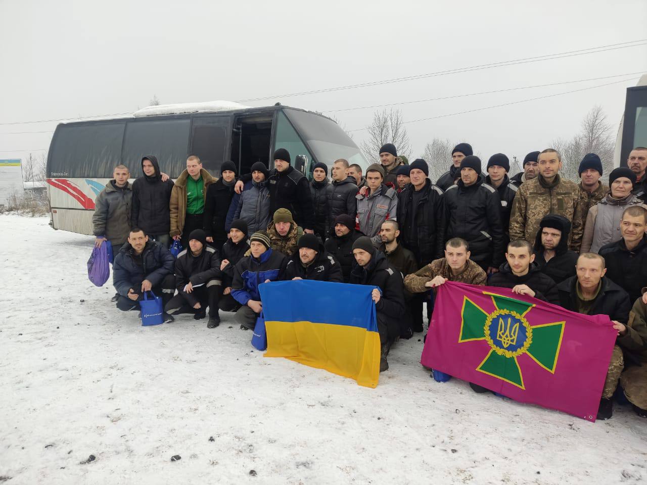 116 захисників повернулись додому: відбувся ще один великий обмін полоненими