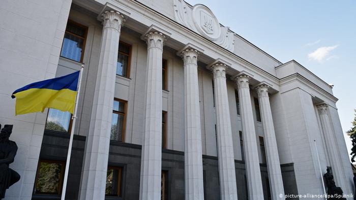 В Україні продовжили воєнний стан та загальну мобілізацію