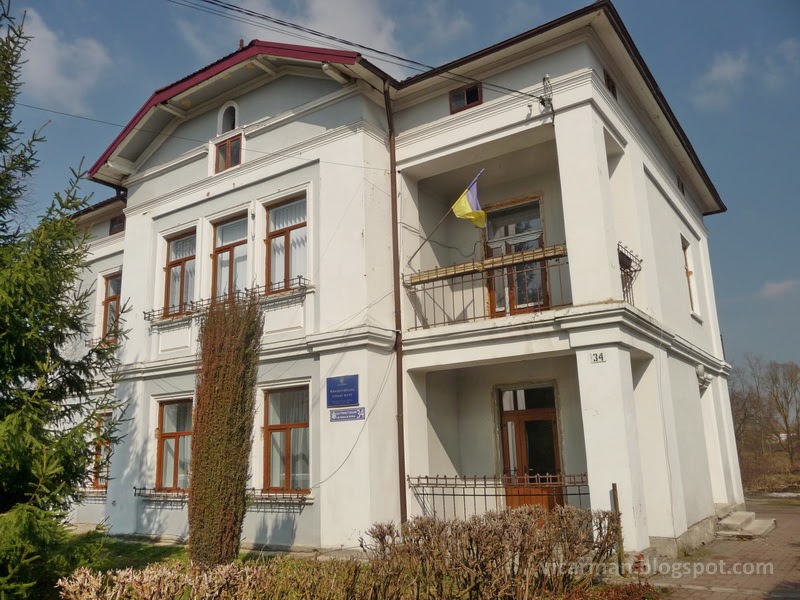 Після розголосу LMN жителям Комарно відновили доступ до міської ради