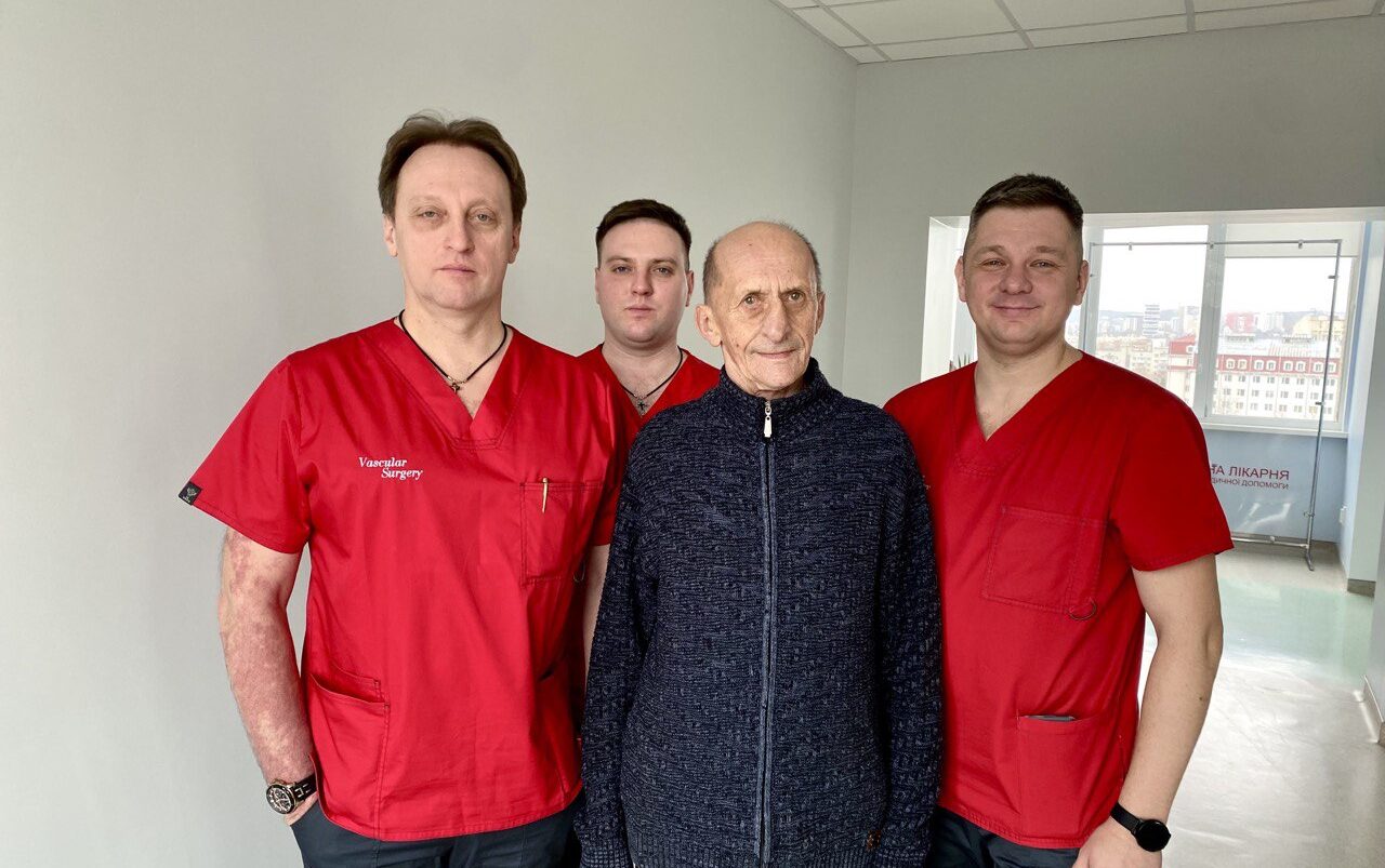 У Львові медики врятували 69-річного чоловіка з рідкісним захворюванням судин кишківника