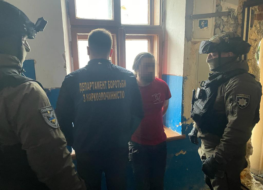 У львівському похоронному бюро знайшли наркотики та зброю (ВІДЕО)