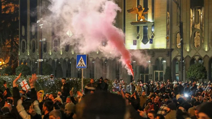 Внаслідок мирних протестів у Грузії затримали десятки людей: опозиція скликає новий мітинг