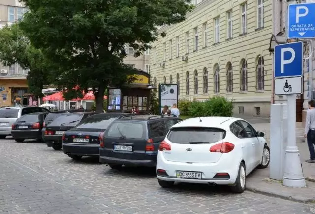 У Львові хочуть облаштувати ще понад тисячу нових паркомісць