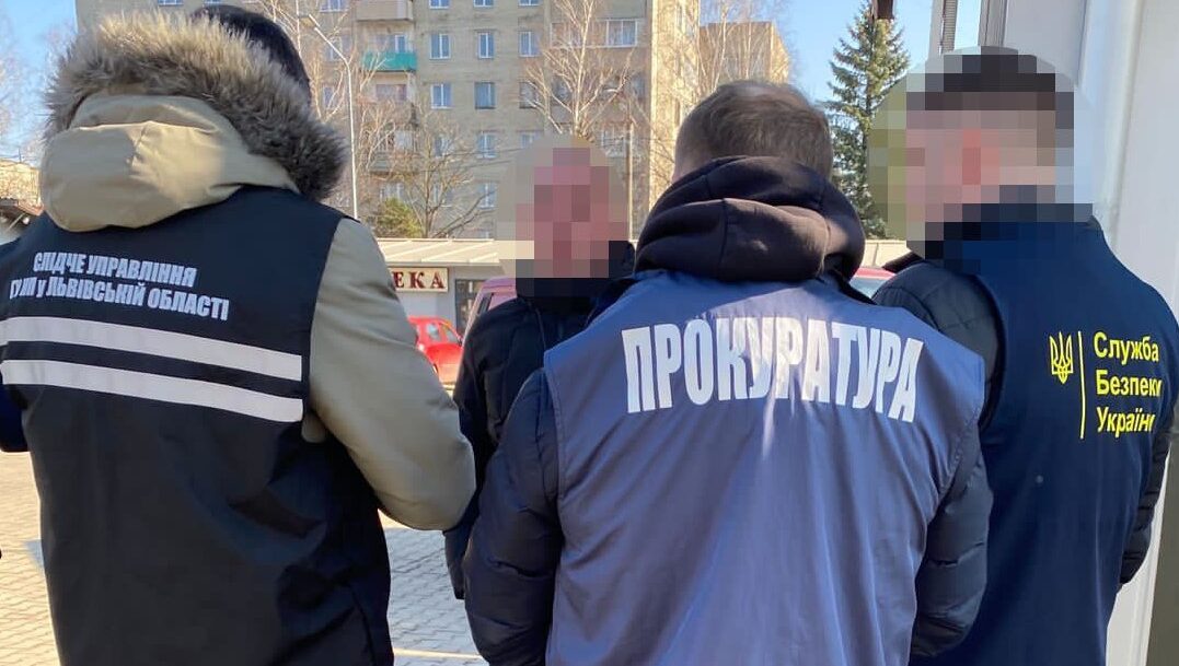 Мешканець Дрогобиччини за 2 тисячі доларів обіцяв призовнику документи для виїзду за кордон