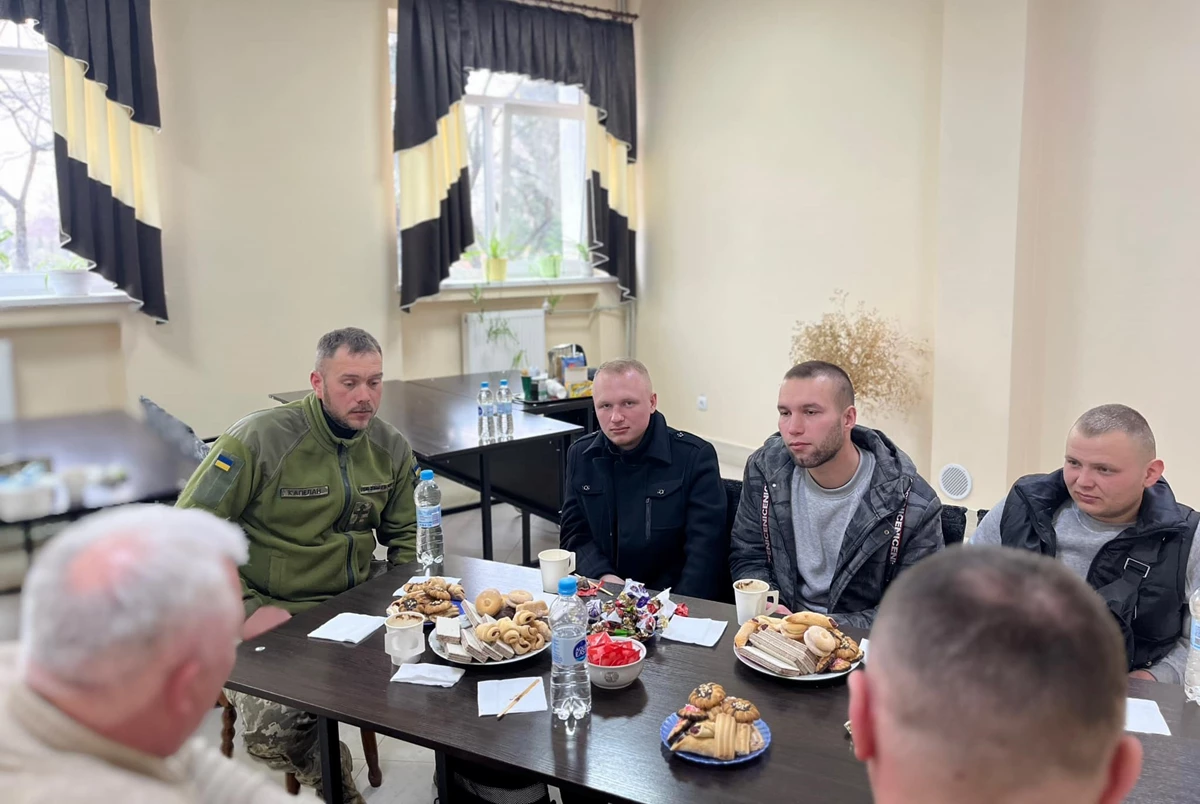 «Ми не знали куди нас везуть, нам не говорили», — захисники з Червоноградщини розповіли про російський полон