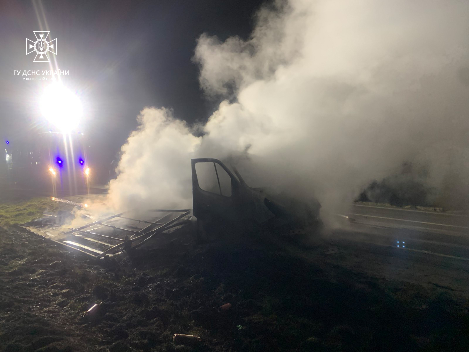 Уночі під Львовом палала вантажівка