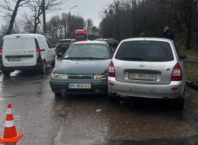 У Львові 56-річний водій помер за кермом ВАЗу