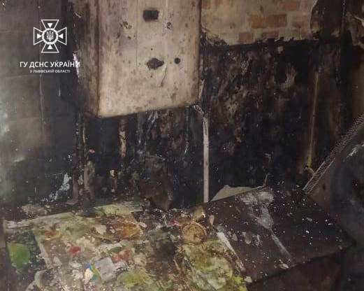У Львові в квартирі ледь не згоріла 90-річна бабуся