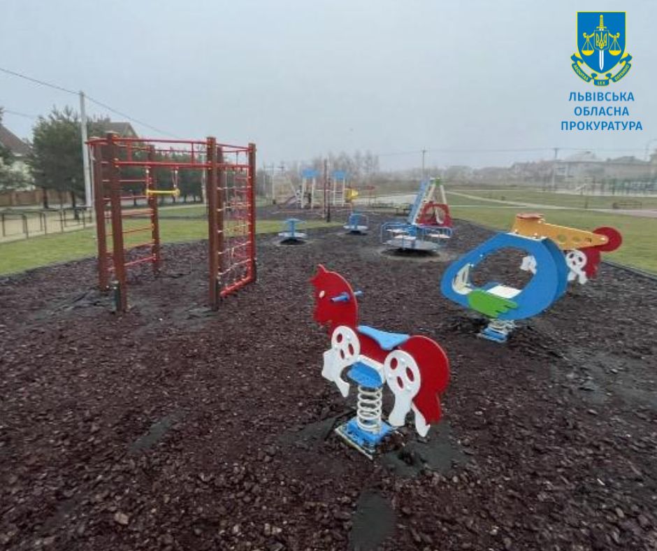 На Львівщині підприємець «нажився» на будівництві дитячого майданчика на 1 млн грн