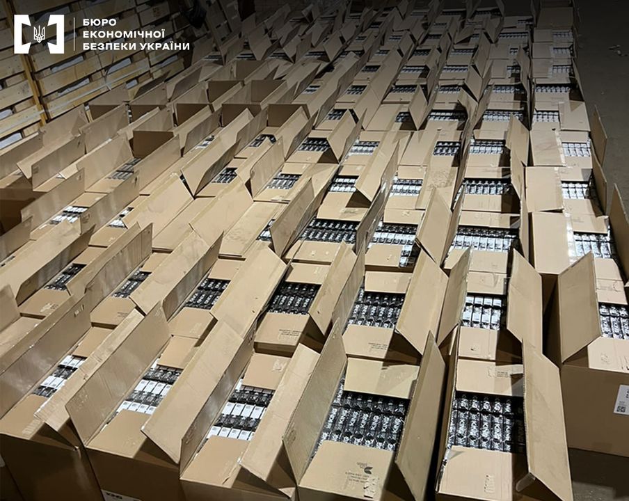 На Львівщині і Закарпатті вилучили контрафактних цигарок на майже 18 млн грн