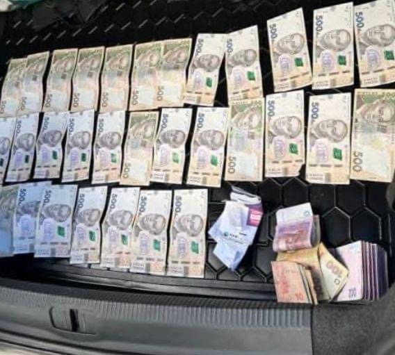 37-річний львів’янин видурив у літнього чоловіка дві з половиною тисячі доларів