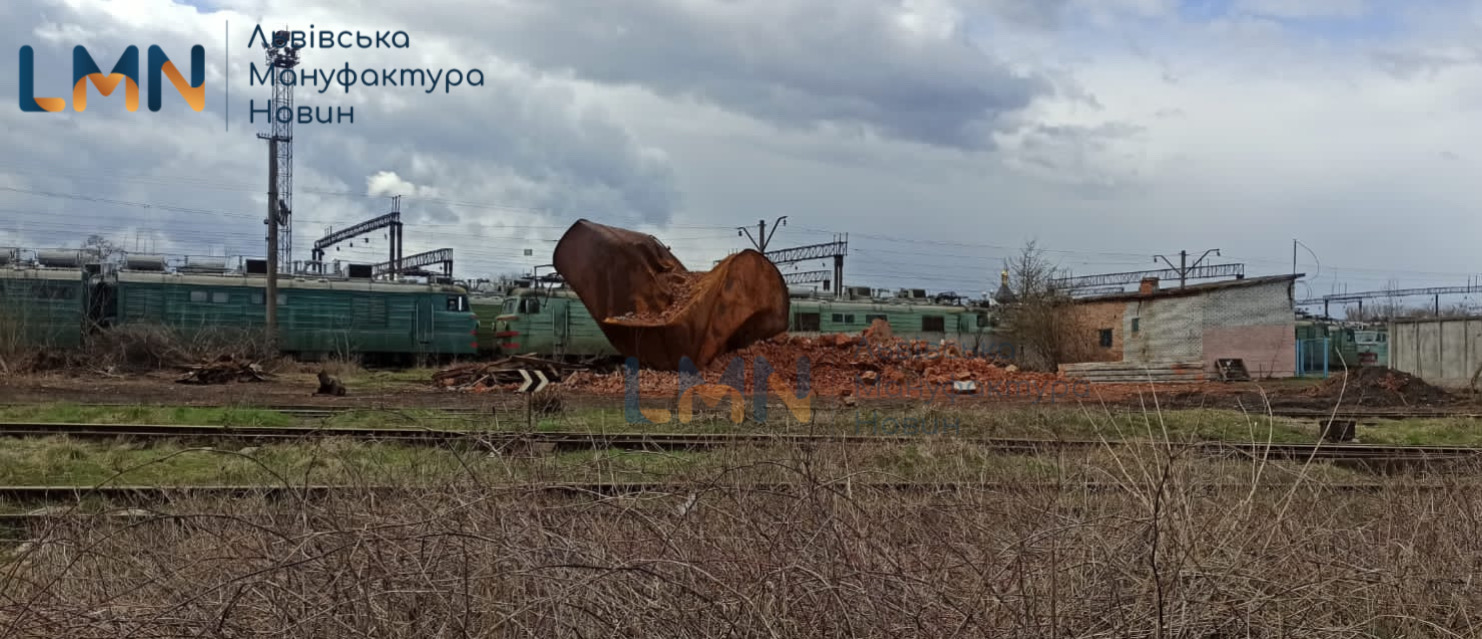 Водонапірну вежу у Самборі знесли, але проблеми залишились (ВІДЕО)