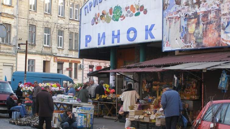 Біля Привокзального ринку у Львові п’яний чоловік влаштував стрілянину