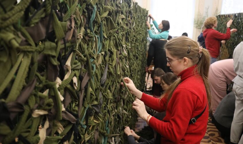 Львів’ян закликають приносити тканину для плетіння маскувальних сіток: куди можна принести