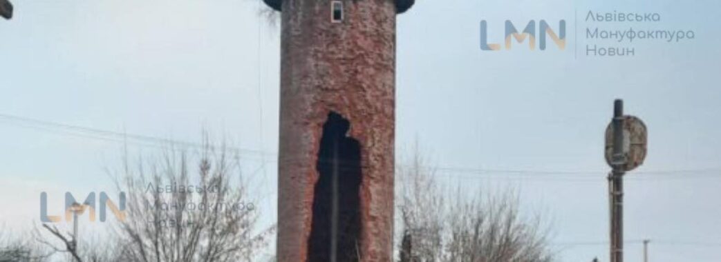 У Самборі водонапірна вежа на залізниці загрожує завалитися будь-якої миті