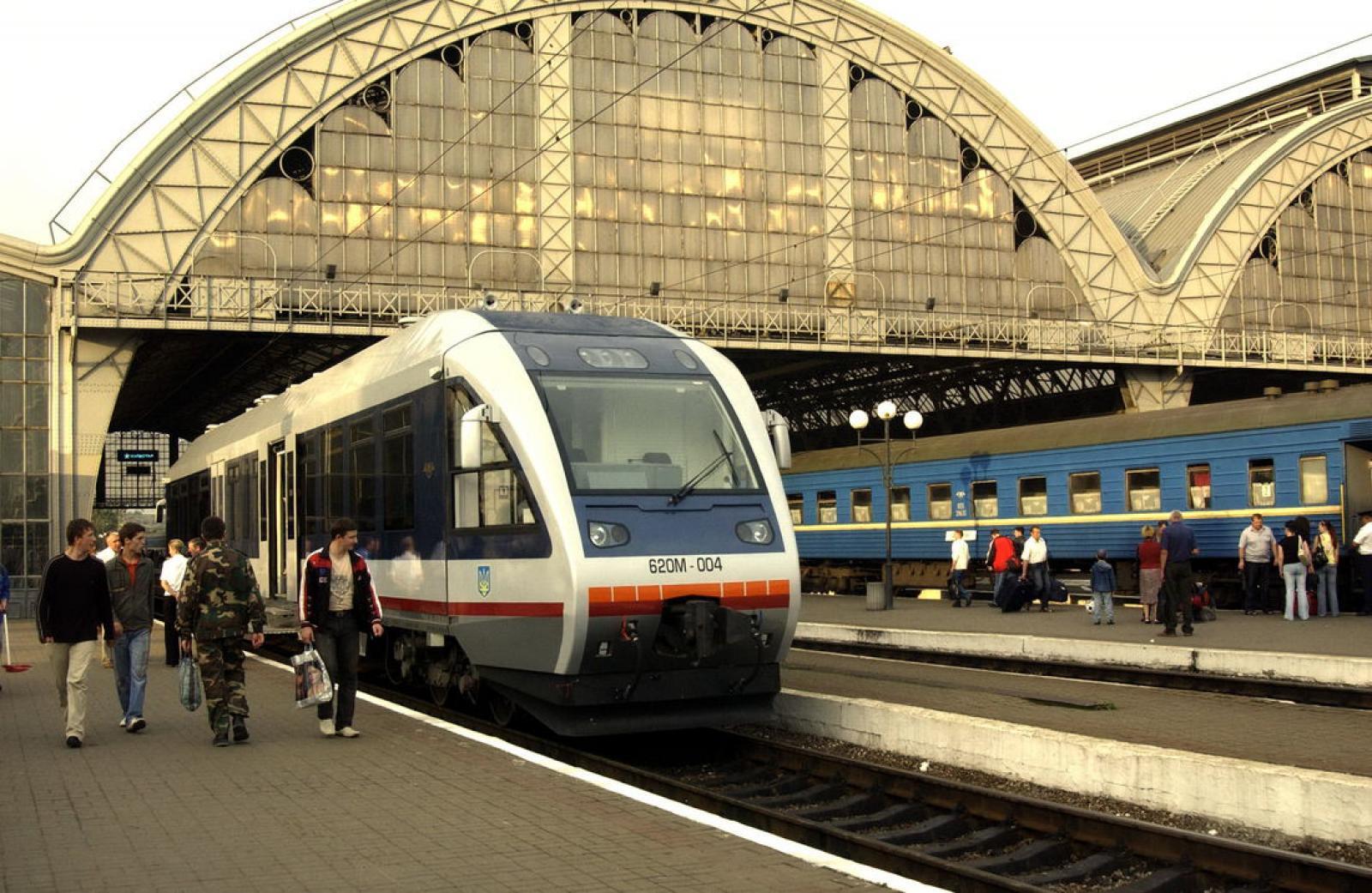 Пасажирів інформують про тимчасові зміни у розкладі руху приміських поїздів на Самбірщину і Сокальщину