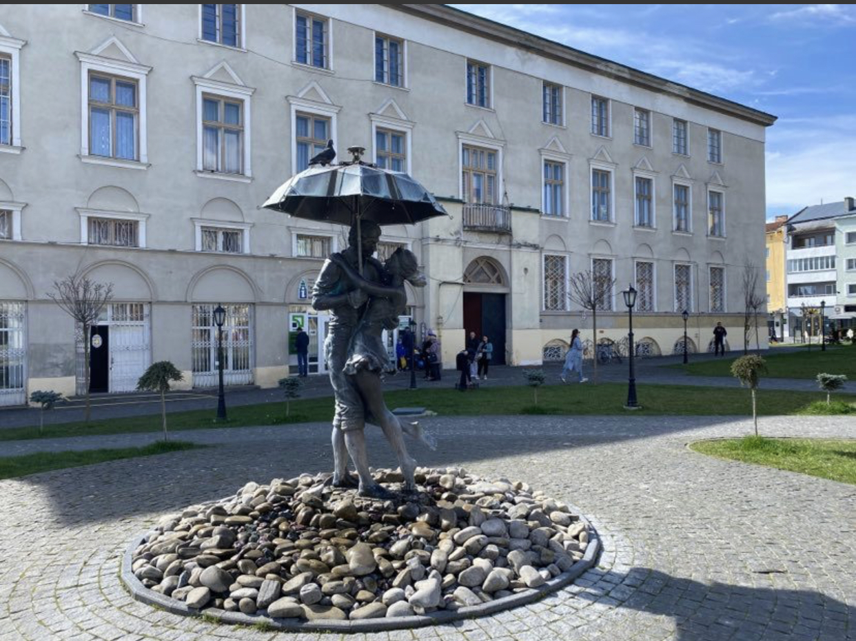 У Дрогобичі почали відновлювати роботу фонтанів