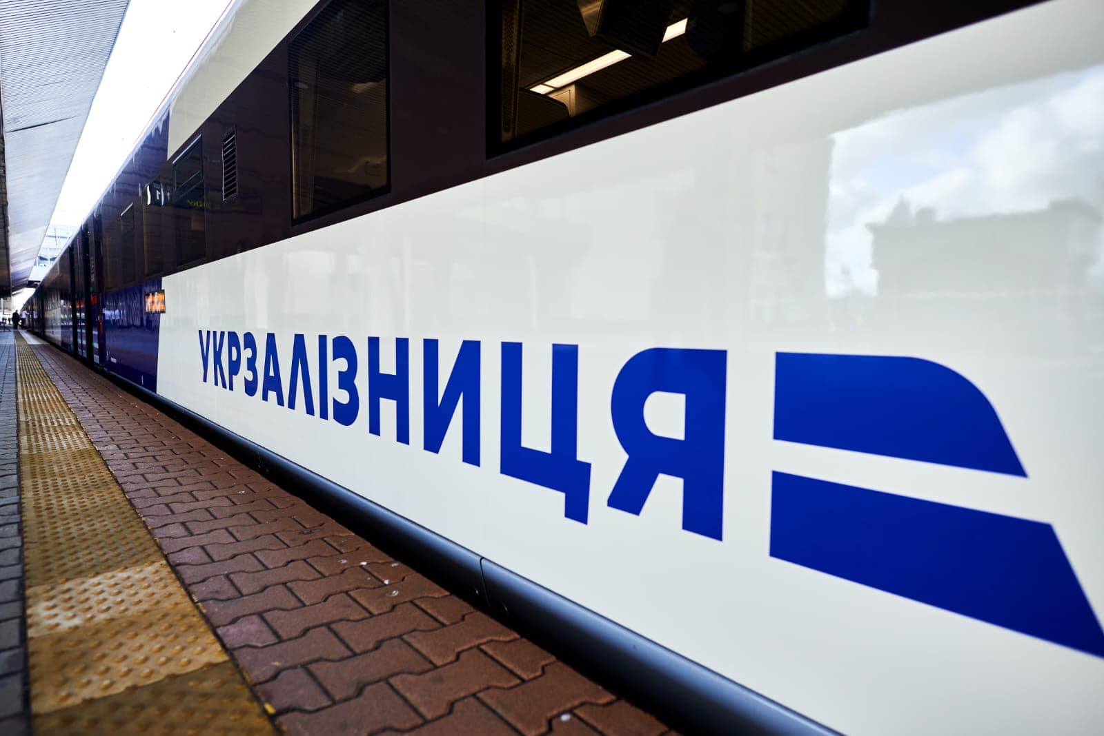 З Рава-Руської євроколією запустили тестовий потяг до Польщі