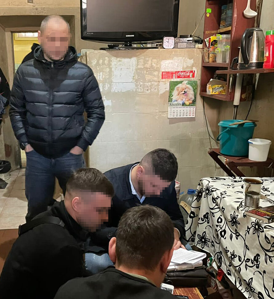 Видурював у людей гроші із в’язниці: на Львівщині викрили 25-річного шахрая