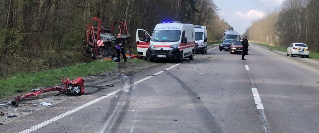 На трасі Київ-Чоп трапилась потрійна аварія: загинув водій