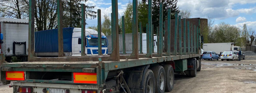 У Львові водій вантажівки здавав назад і наїхав на 57-річного пішохода