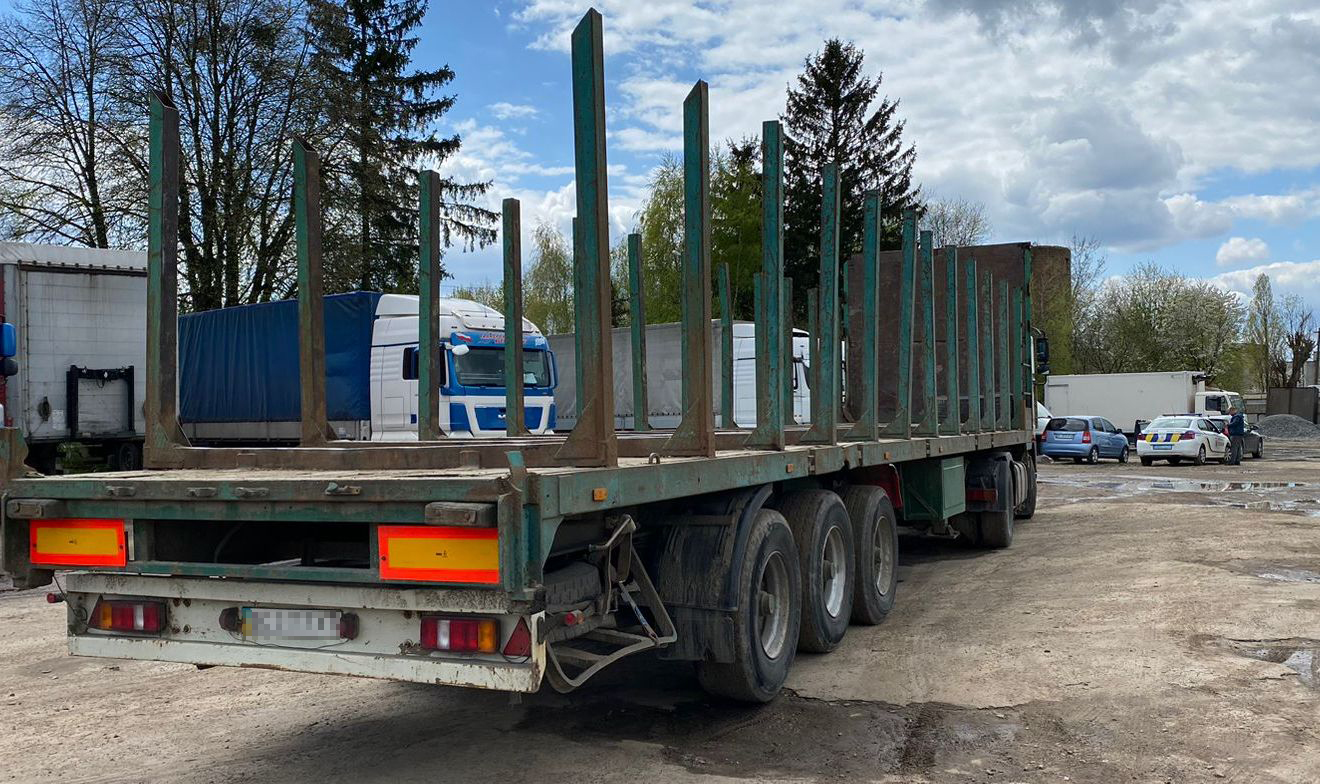 У Львові водій вантажівки здавав назад і наїхав на 57-річного пішохода