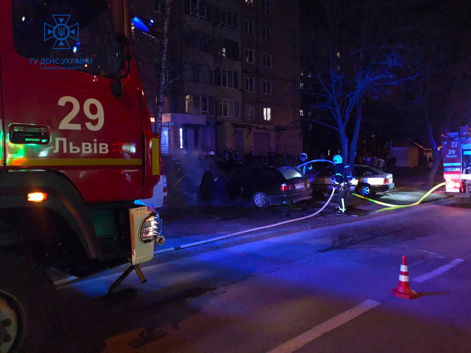 На Сихові у Львові вночі загорілось «BMW 5»