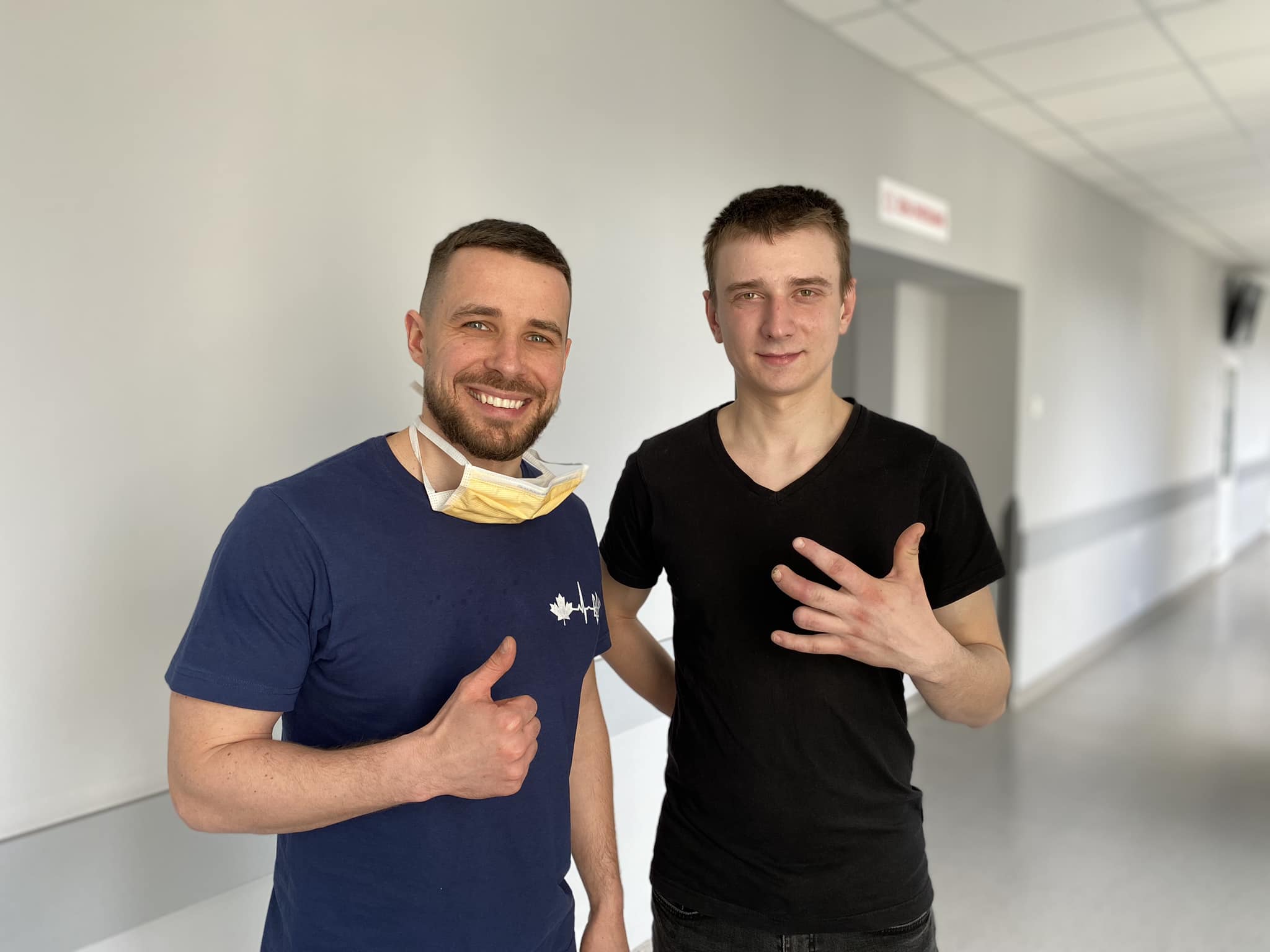 21-річному яворівчанину лікарі «пришили» втрачені на роботі пальці руки