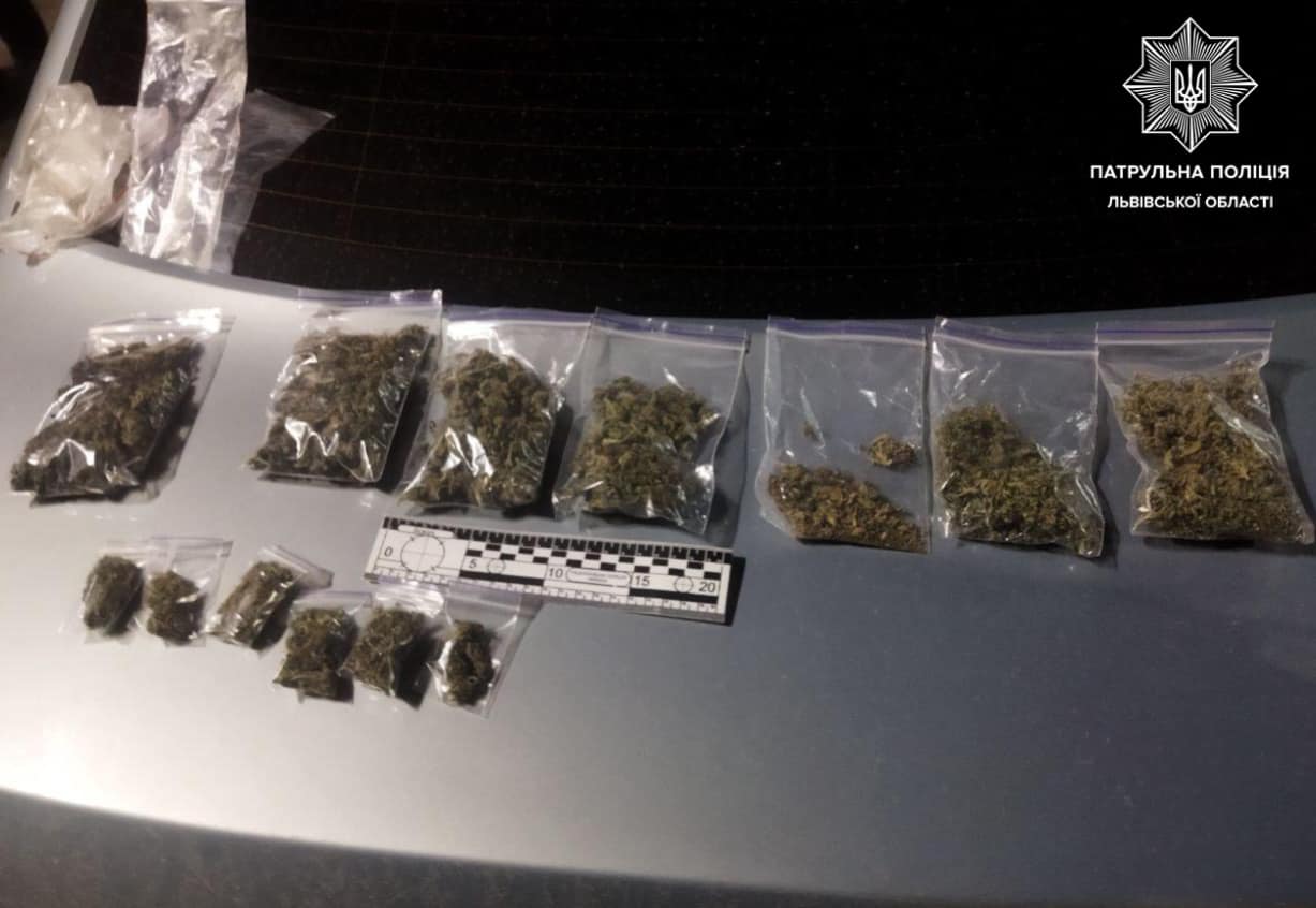 22-річний водій перевозив у BMW пакети з наркотиками