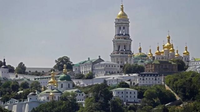 Великодню Службу у соборі Лаври проведе Епіфаній, але МП поки що там