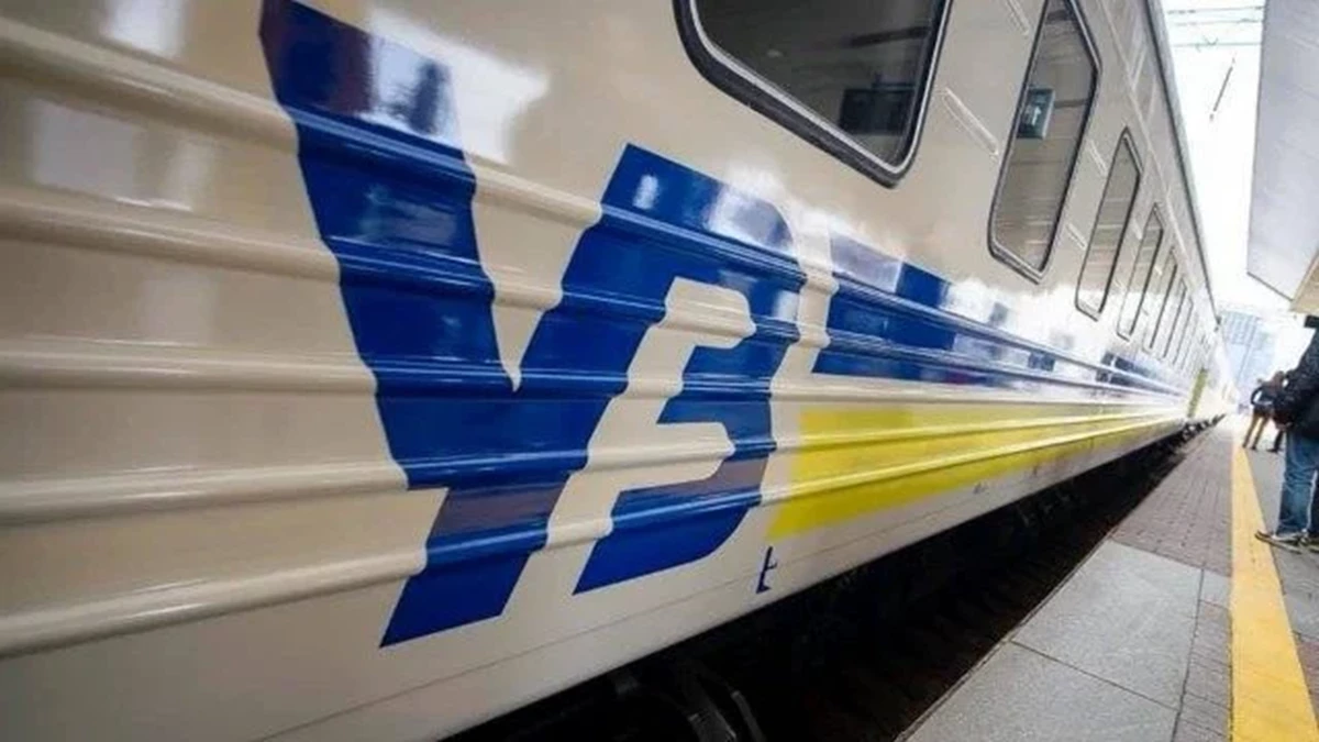 Відтепер Укрзалізницею можна замовити перевезення авто до Львова