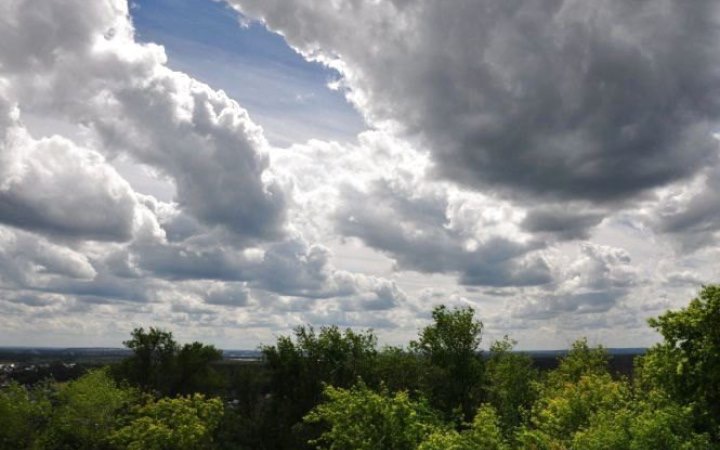 Хмарно, проте без опадів: синоптики розповіли про завтрашню погоду на Львівщині