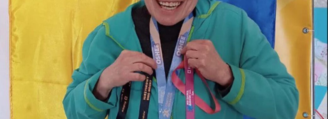 Літня волонтерка зі Львова виборола три медалі на змаганнях з бігу у Кракові