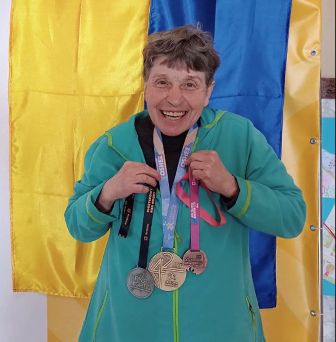 Літня волонтерка зі Львова виборола три медалі на змаганнях з бігу у Кракові