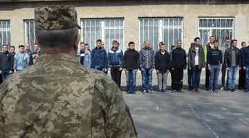 Зеленський доручив Головнокомандувачу ЗСУ відправляти воєнкомів із тилу на фронт