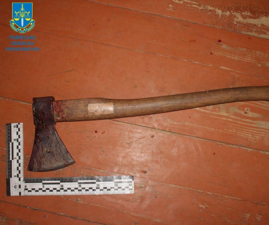 В Моршині на Львівщині жінка сокирою вбила 93-річну матір