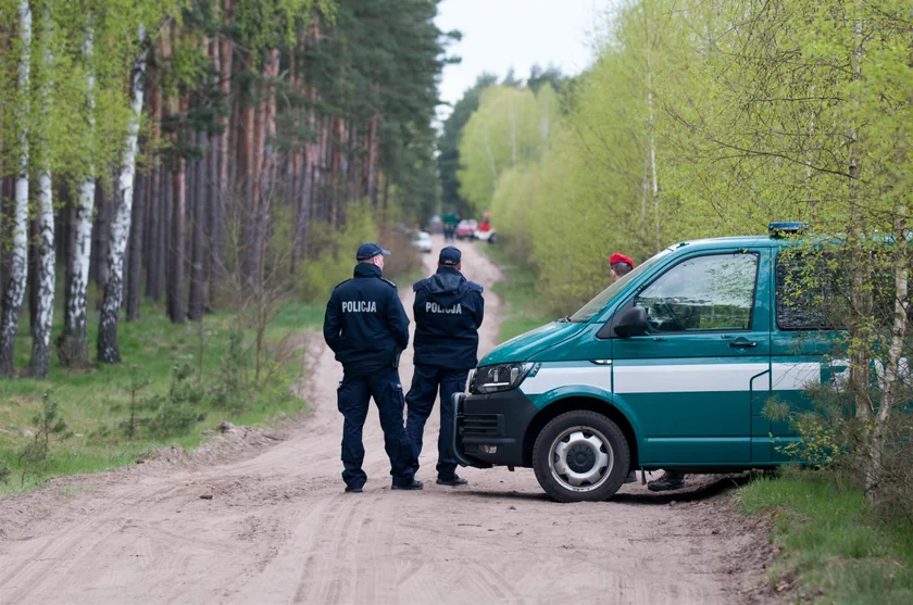 В лісі у Польщі знайшли залишки ймовірно ракети “повітря – земля” з написами російською мовою