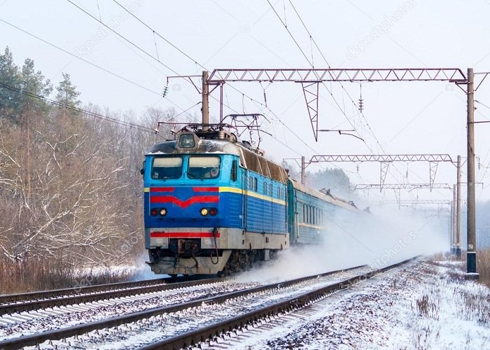 Через обледеніння контактної мережі на Львівщині затримується низка поїздів: перелік