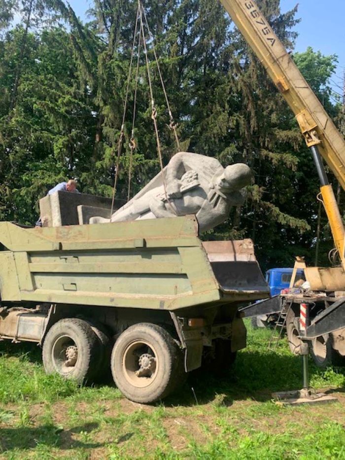 На Стрийщині демонтували ще два радянських пам’ятники