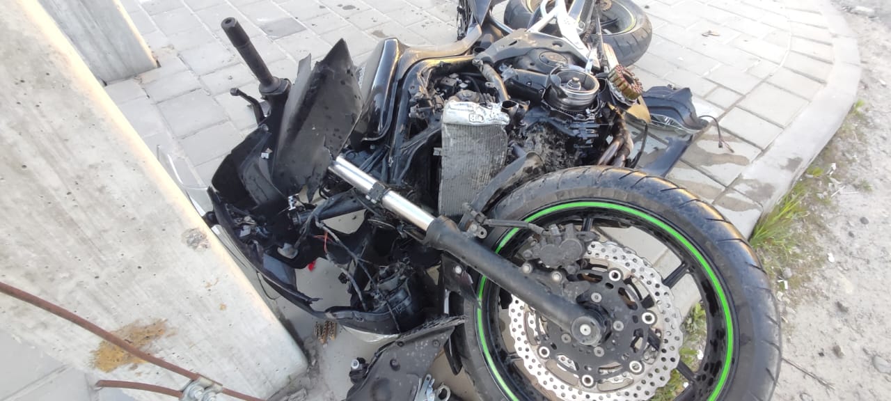 Водійка Lexus зіткнулась із мотоциклістом у Дрогобичі: чоловіка забрали до лікарні